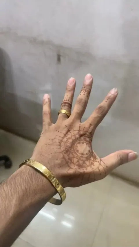 front hand mehndi design