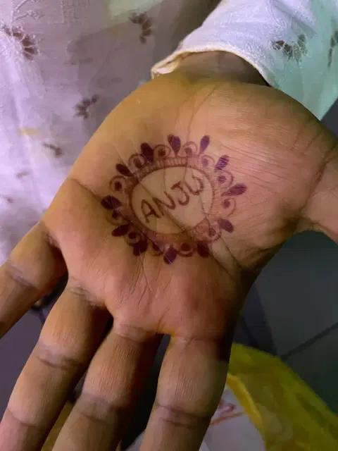 simple deity finger mehndi design