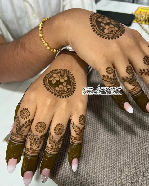 aesthetic simple circle back hand mehndi design