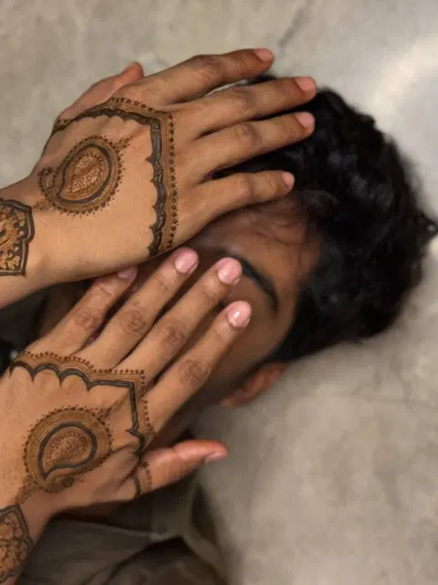 simple back hand mehndi design