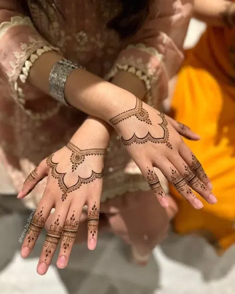 aesthetic minimal back hand mehndi design
