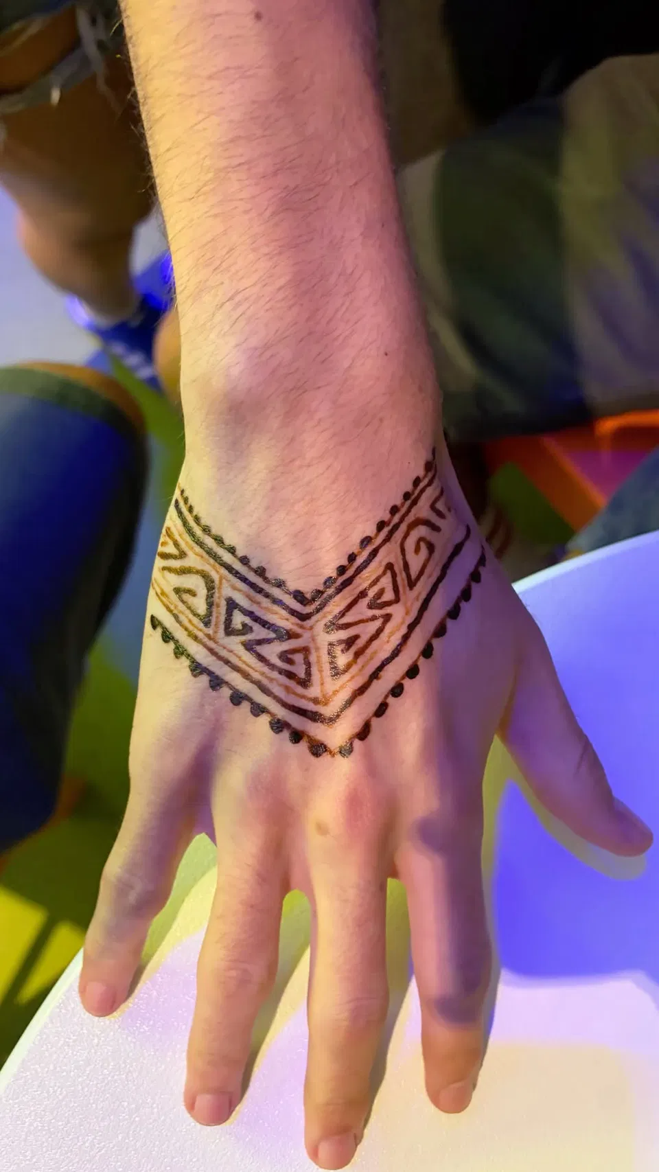 Simple Back Hand Mehndi Design (13)