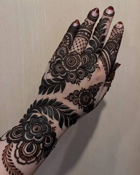 arabic dubai circle back hand mehndi design