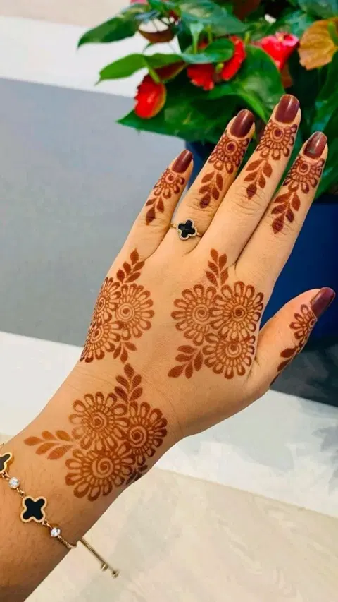 indian simple circle back hand mehndi design