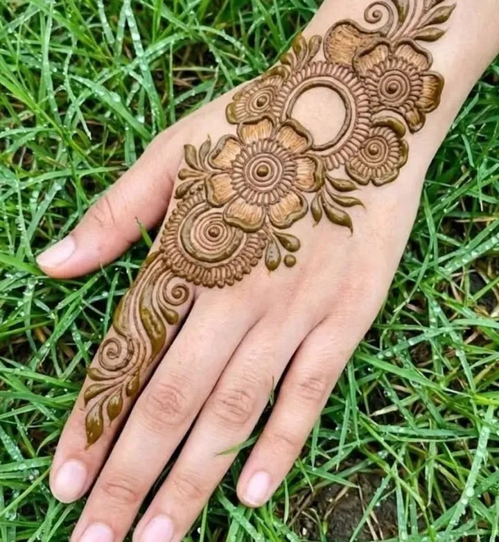 Arabic Minimal Back Hand Mehndi Design with Bel, Gol Tikki and Flowers