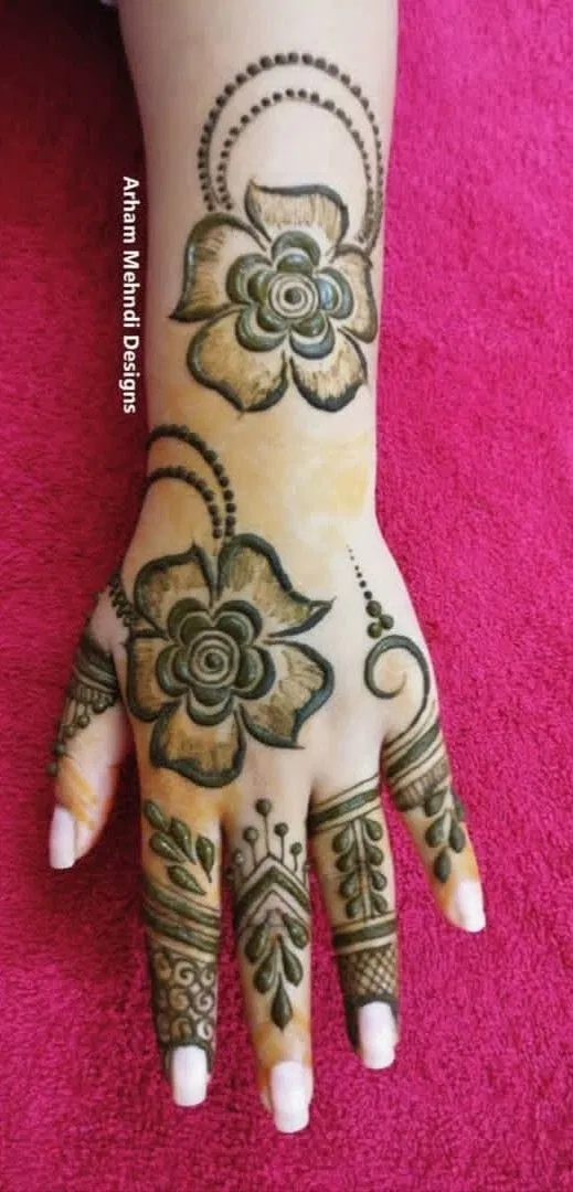 Arabic Simple Back Hand Mehndi Design with Flowers (13)