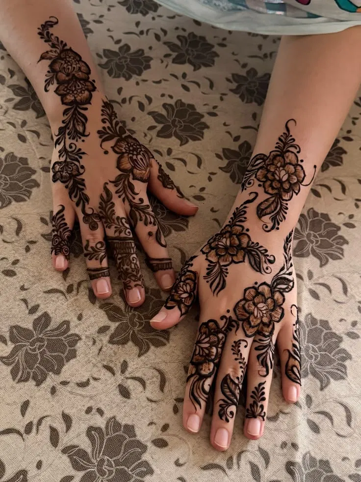 Aesthetic Arabic Arm Mehndi Design with Flowers (6)