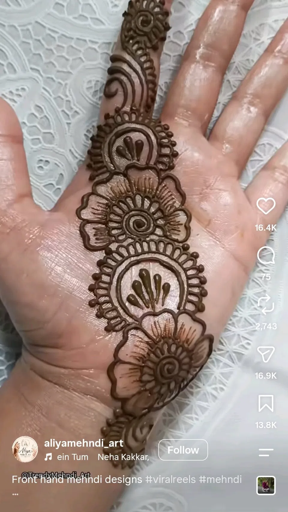 Simple Finger Mehndi Design with Bel and Gol Tikki