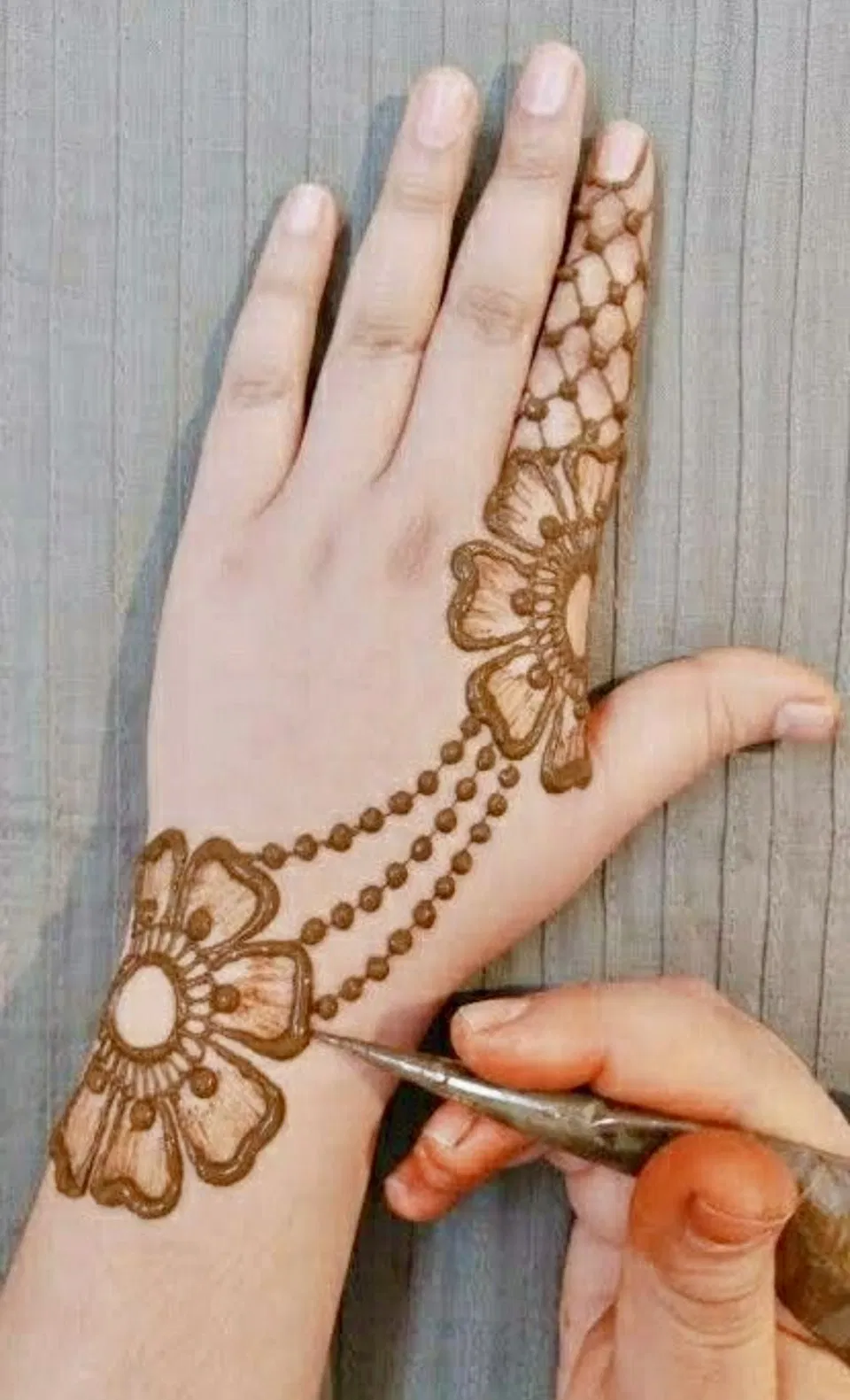 Arabic Simple Finger Mehndi Design with Bel, Flowers and Lotus