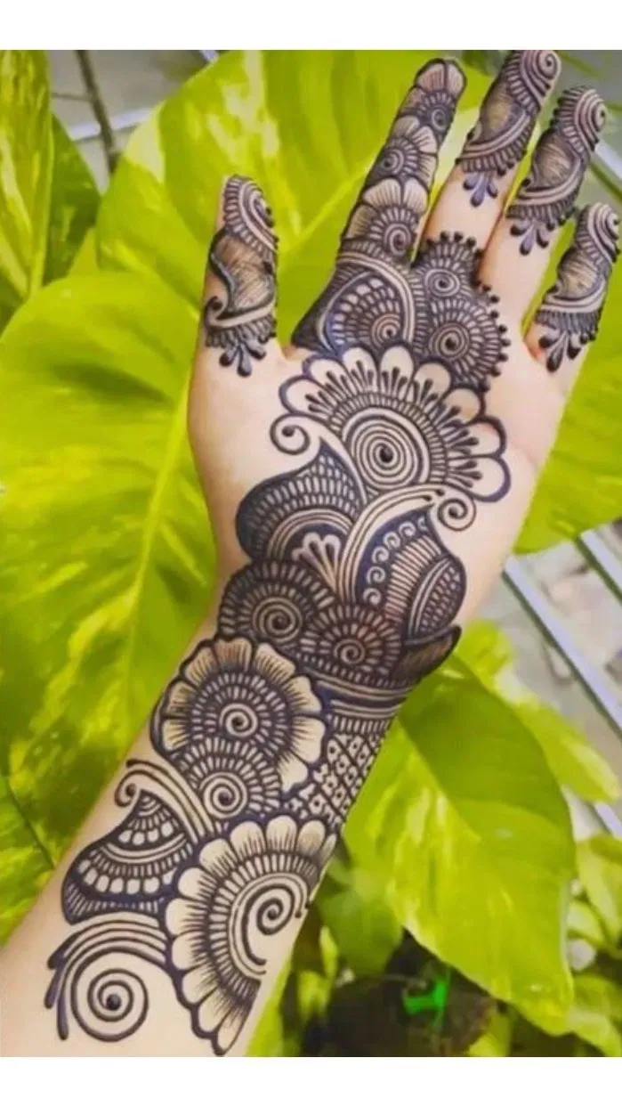 Arabic Simple Front Hand Mehndi Design with Bel (6)
