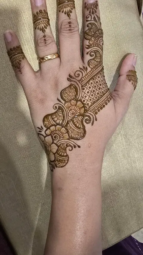 arabic simple bel front hand mehndi design