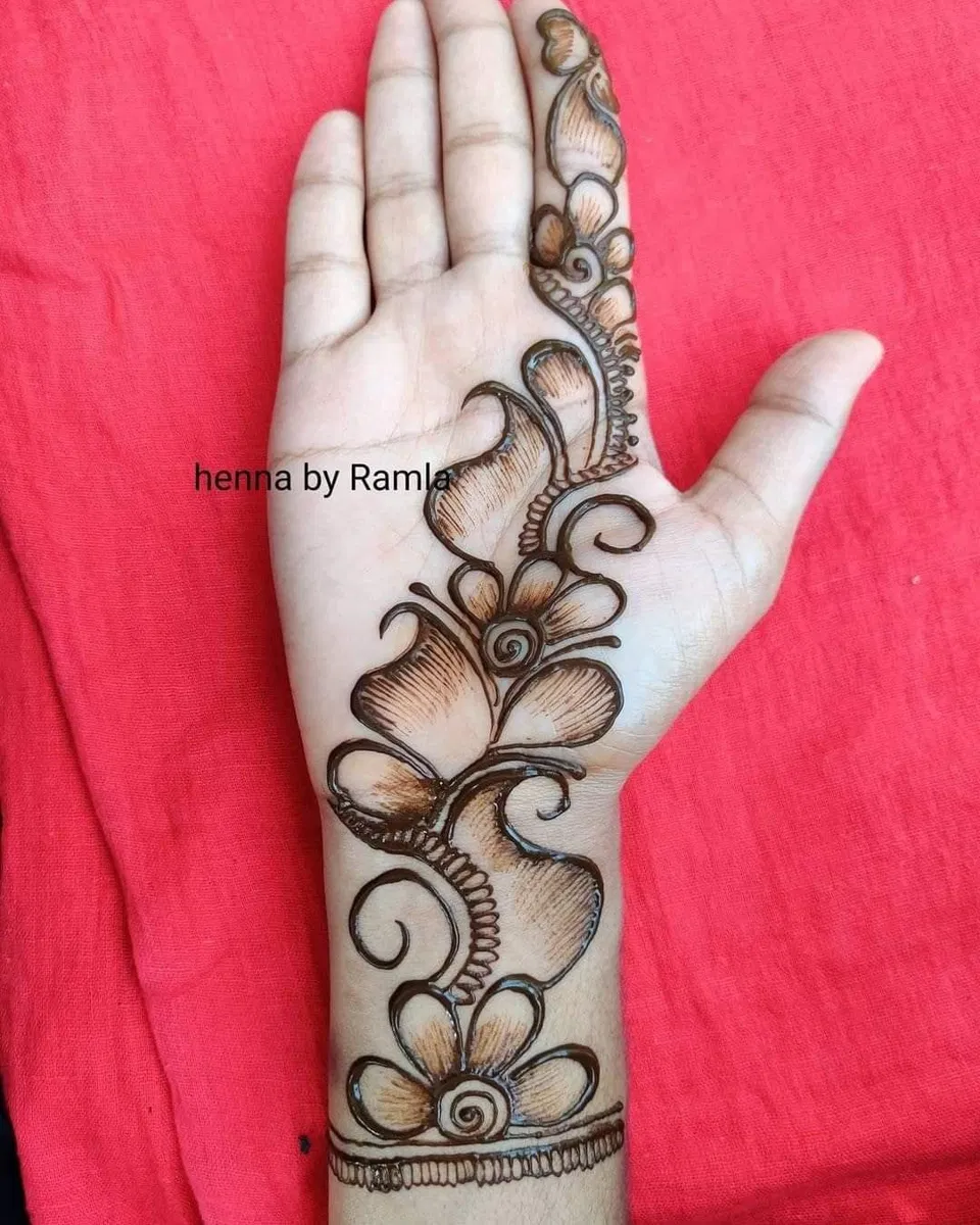 Arabic Simple Front Hand Mehndi Design with Bel (7)