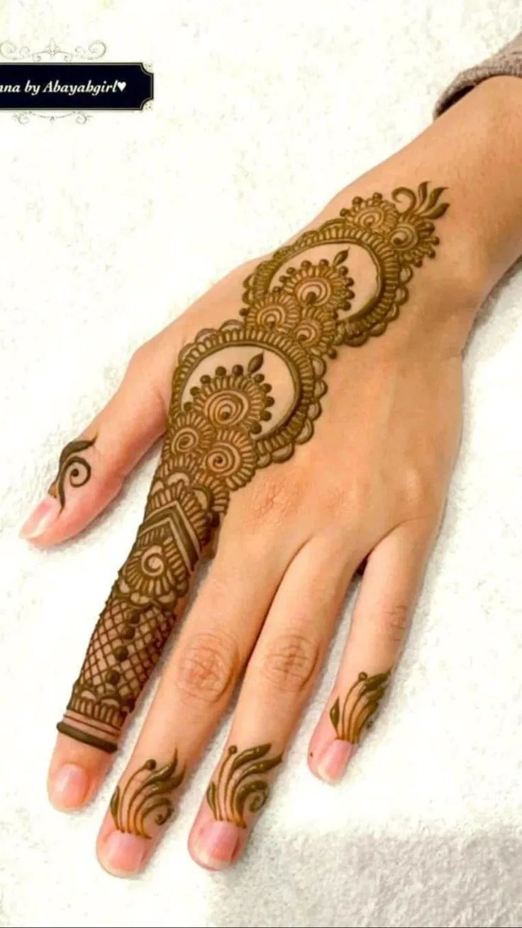 Arabic Simple Back Hand Mehndi Design with Bel (15)