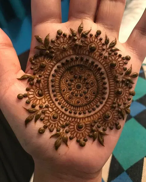 pakistani simple circle foot mehndi design