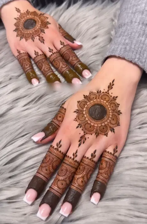 pakistani simple circle back hand mehndi design