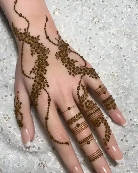 aesthetic arabic back hand mehndi design