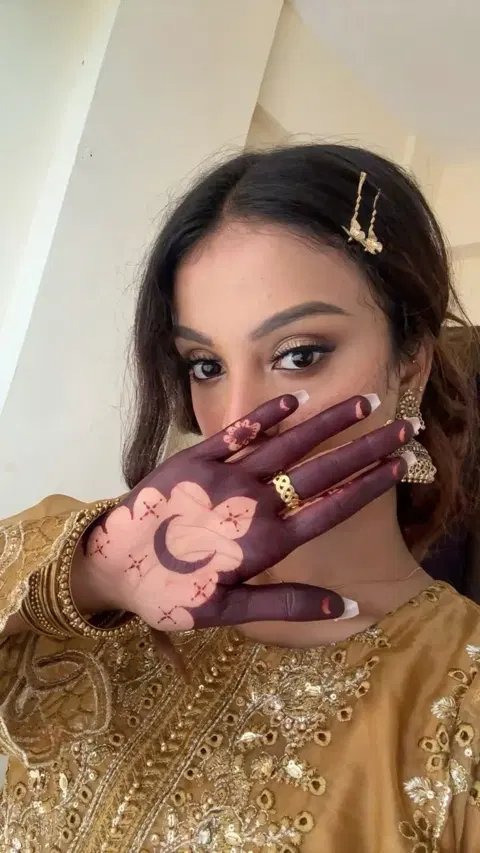 aesthetic pakistani moon back hand mehndi design