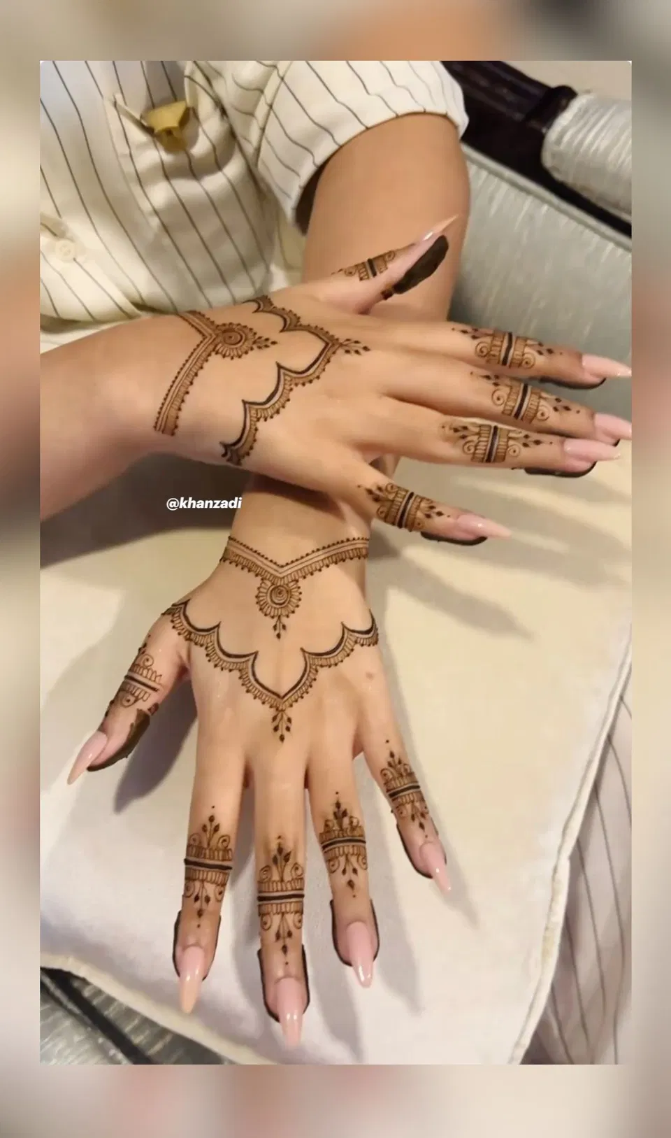 Aesthetic Dubai Front Hand Mehndi Design for Eid (2)