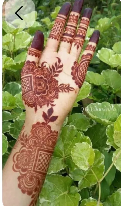 arabic simple circle finger mehndi design