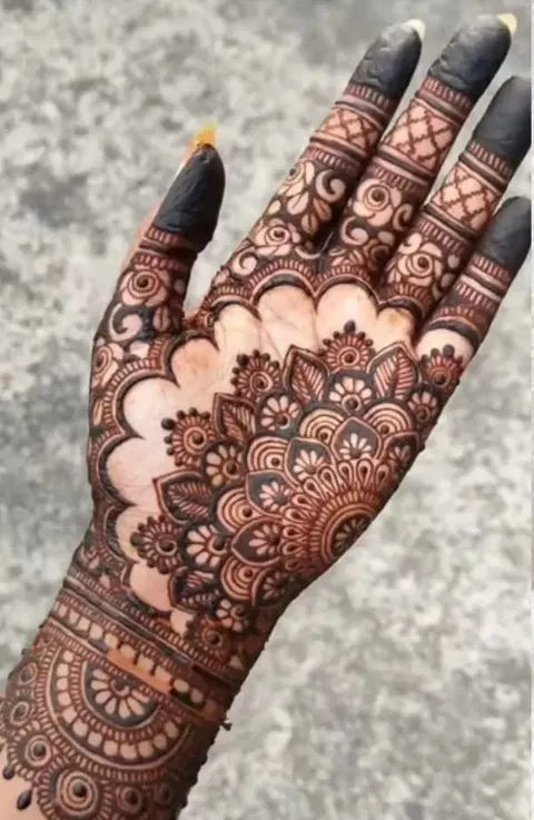 simple heart front hand mehndi design
