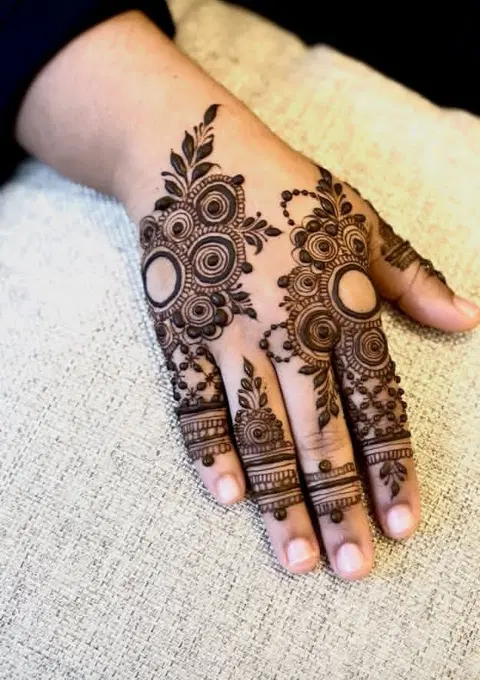 pakistani simple circle back hand mehndi design
