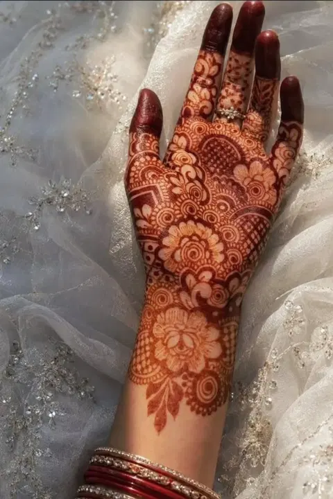 aesthetic arabic flower front hand mehndi design