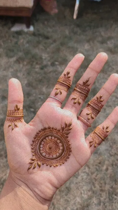 bridal simple circle finger mehndi design