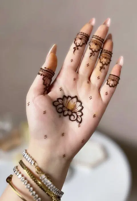aesthetic minimal flower finger mehndi design