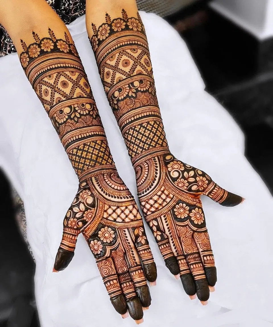 Aesthetic Bridal Back Hand Mehndi Design with Figures for Diwali