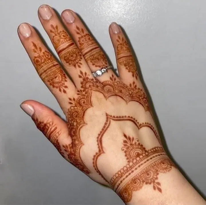 Aesthetic Minimal Back Hand Mehndi Design (2)