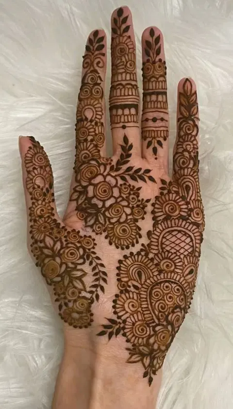 aesthetic arabic flower front hand mehndi design