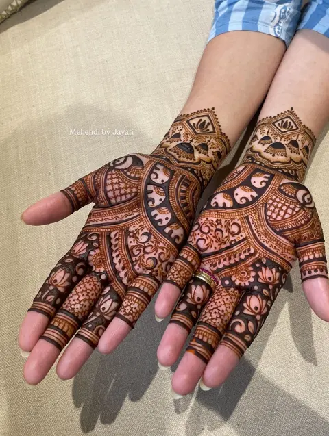 bridal royal circle front hand mehndi design