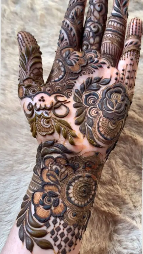 dubai royal flower front hand mehndi design