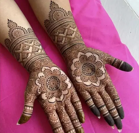 bridal royal circle front hand mehndi design