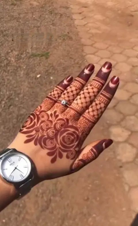 aesthetic bridal flower back hand mehndi design