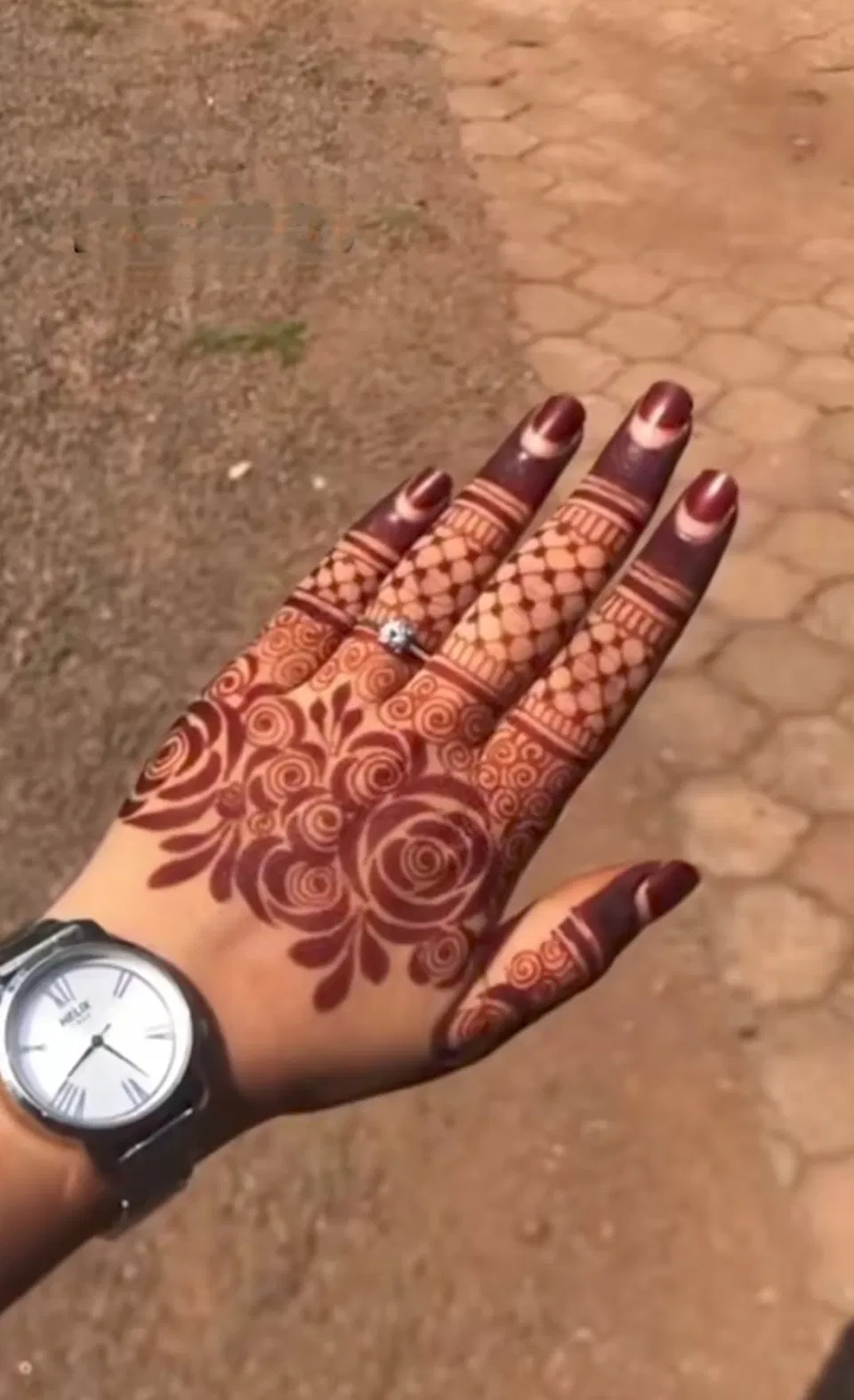 Aesthetic Bridal Back Hand Mehndi Design with Flowers (2)