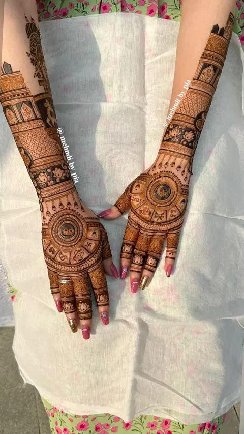 bridal circle back hand mehndi design