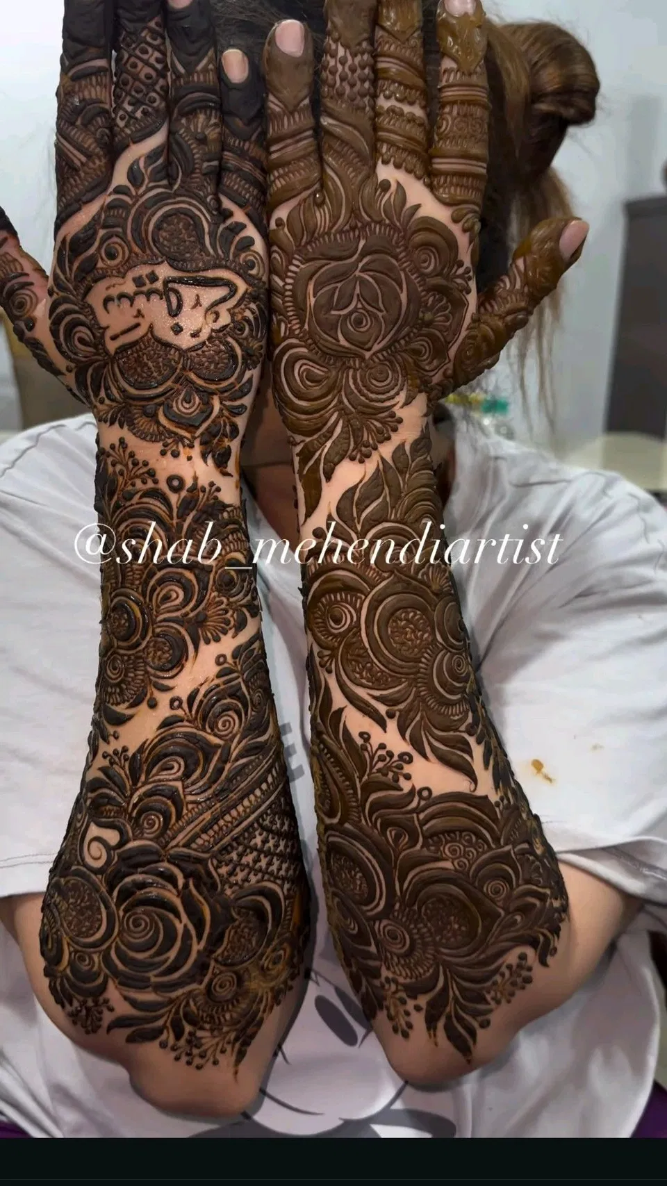 Bridal Dubai Back Hand Mehndi Design with Figures and Hidden Name