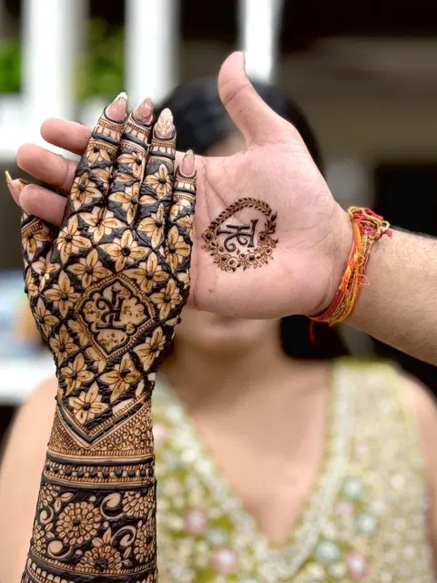 bridal stylish deity back hand mehndi design
