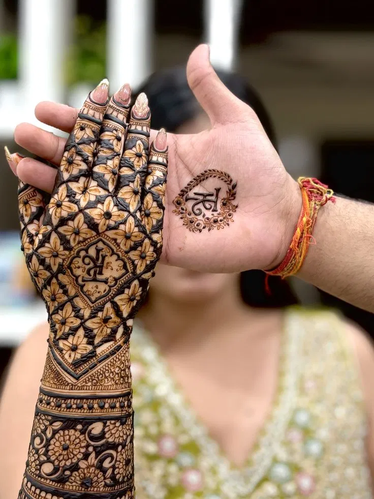 Bridal Stylish Back Hand Mehndi Design with Deity and Figures for Engagement (5)