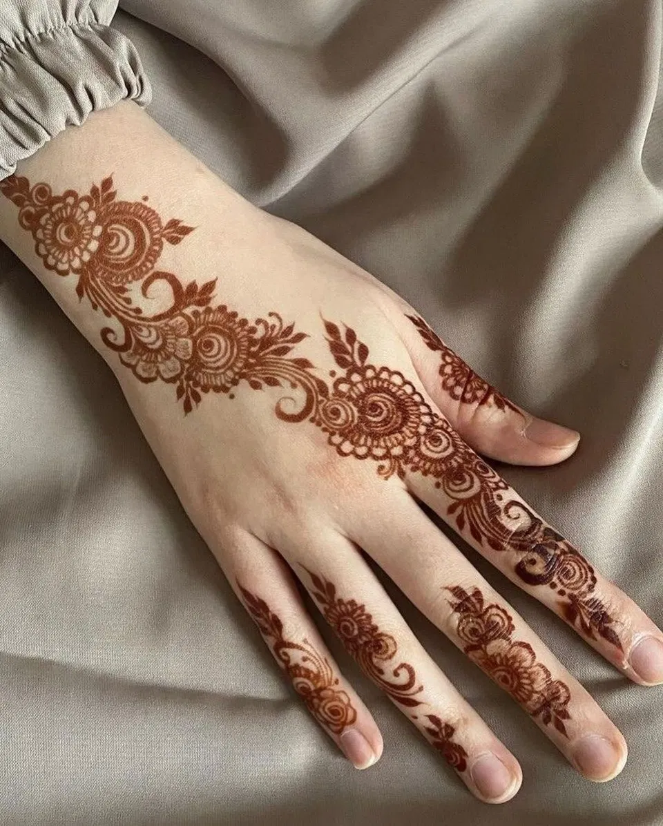 Arabic Simple Back Hand Mehndi Design (3)