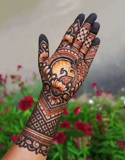 indian stylish circle front hand mehndi design
