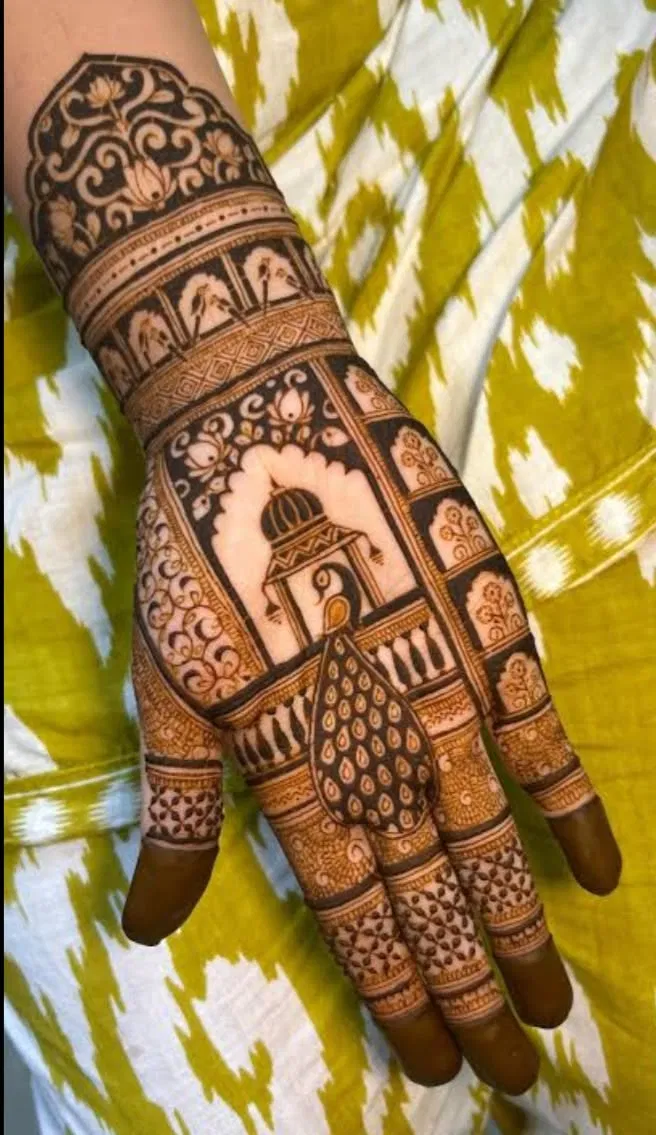 Aesthetic Bridal Front Hand Mehndi Design with Peacock