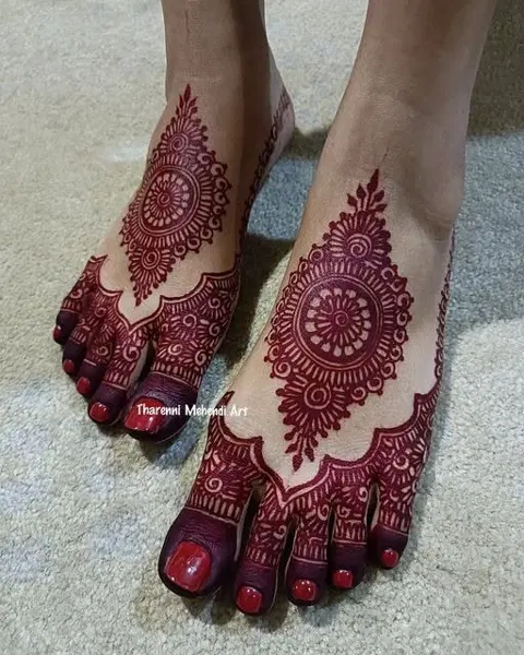 bridal simple circle foot mehndi design
