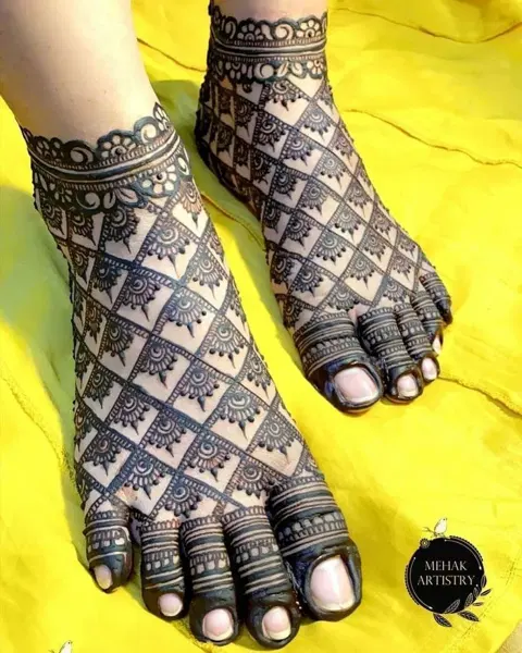 bridal stylish foot mehndi design