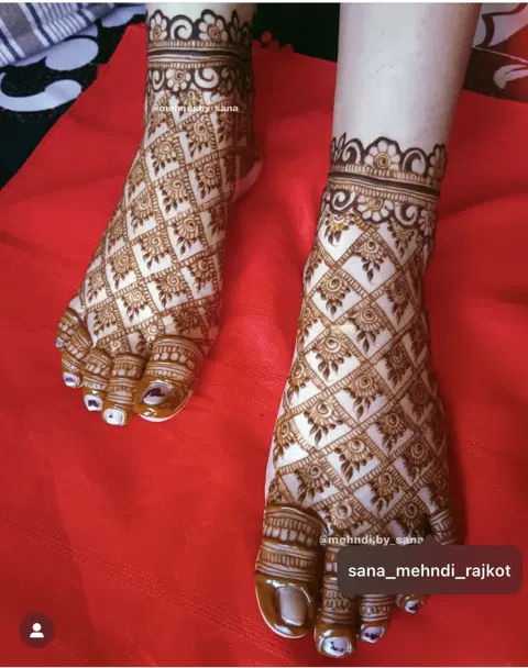 bridal stylish foot mehndi design