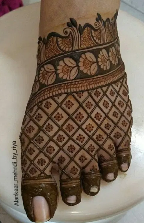 bridal flower foot mehndi design
