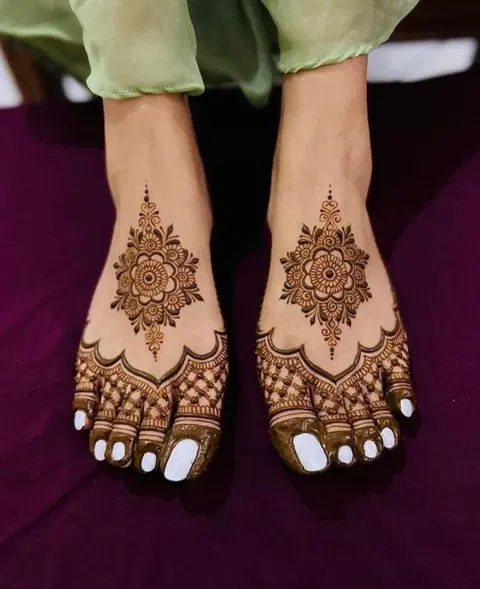 aesthetic bridal flower foot mehndi design