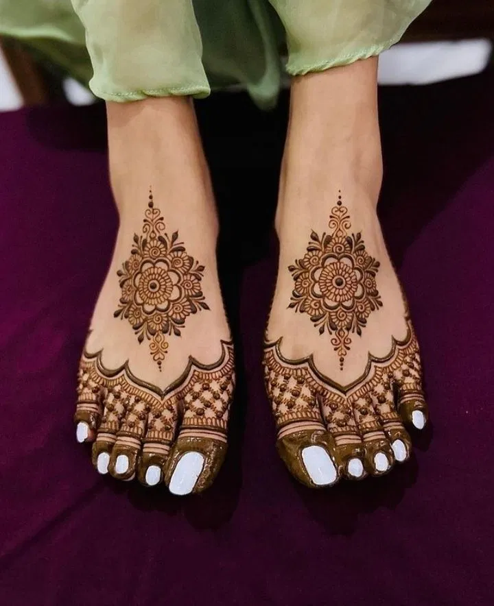 Aesthetic Bridal Foot Mehndi Design with Flowers