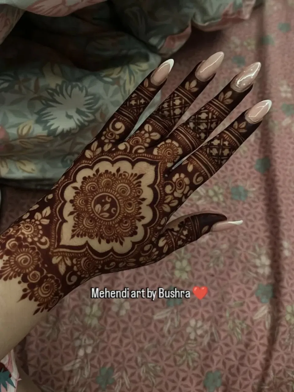 Pakistani Royal Back Hand Mehndi Design with Flowers (2)